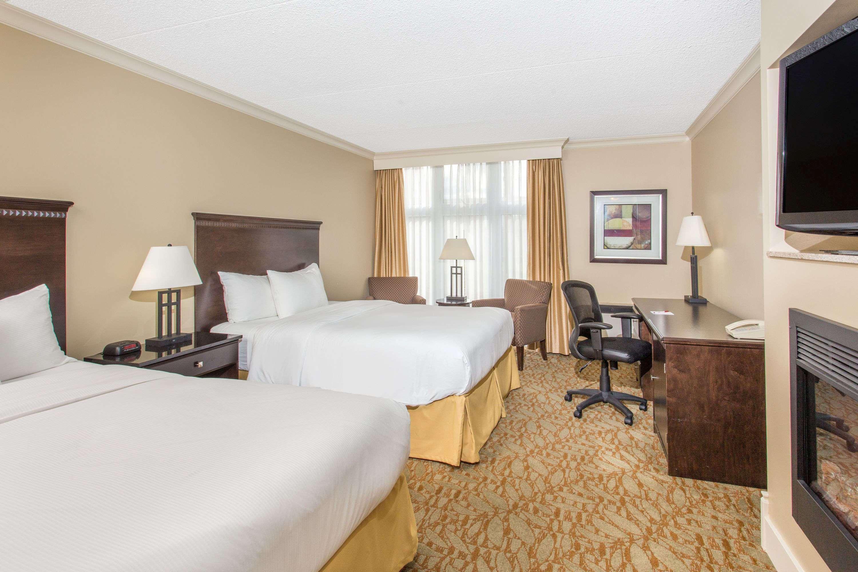 Ramada By Wyndham Cornwall Extérieur photo