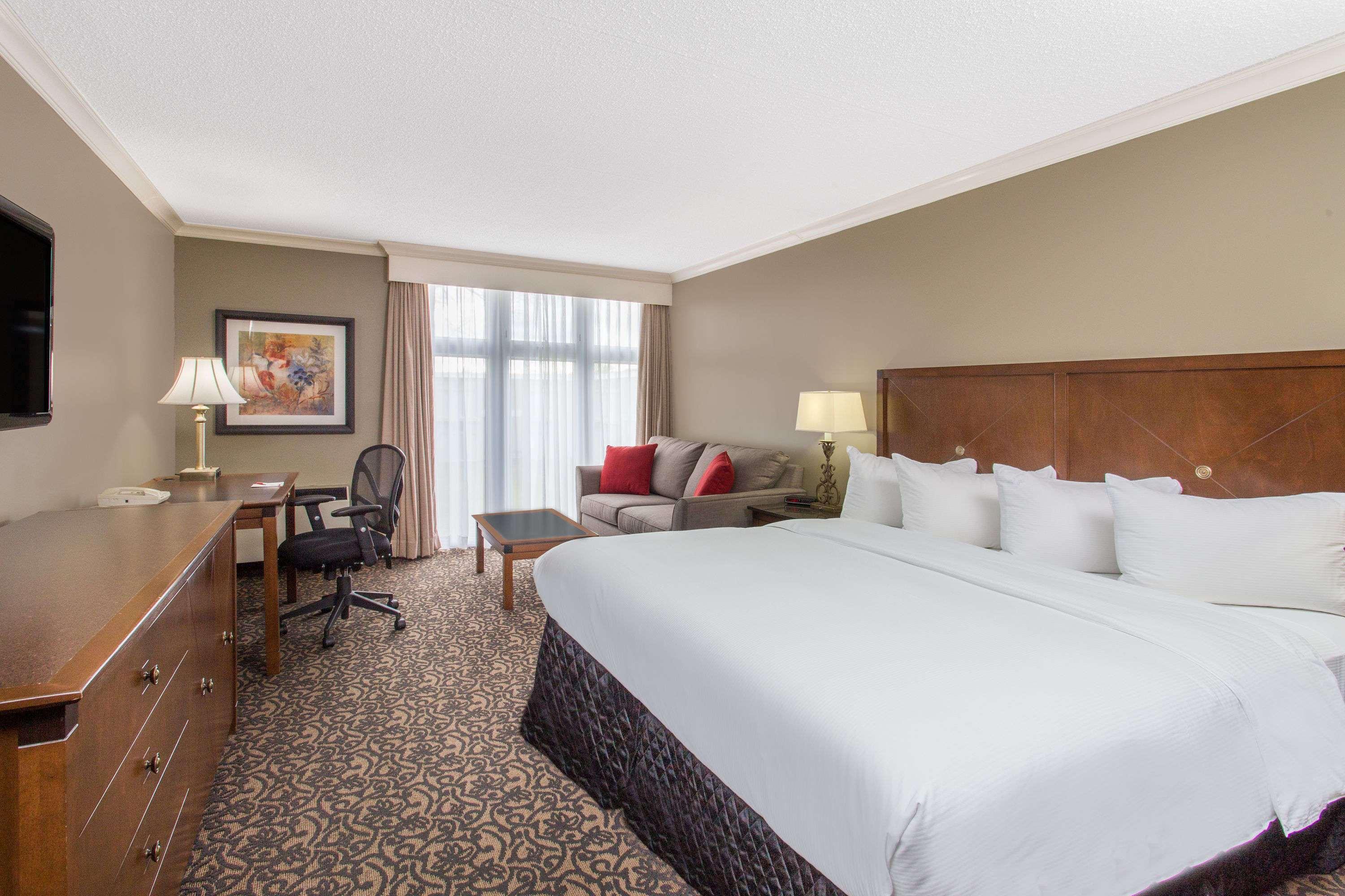 Ramada By Wyndham Cornwall Extérieur photo