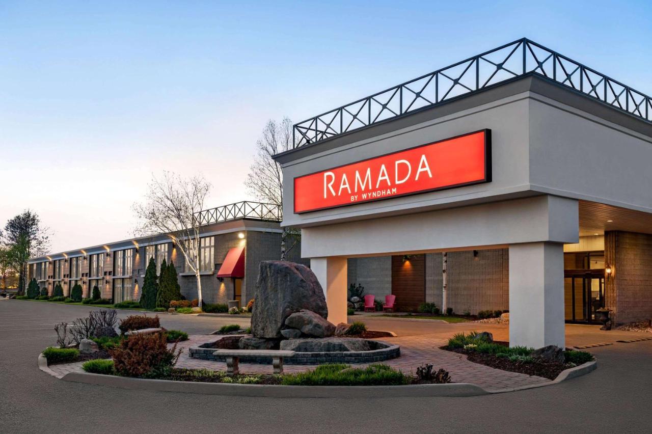 Ramada By Wyndham Cornwall Extérieur photo