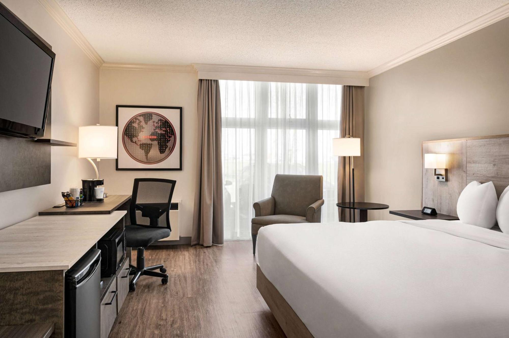 Ramada By Wyndham Cornwall Extérieur photo