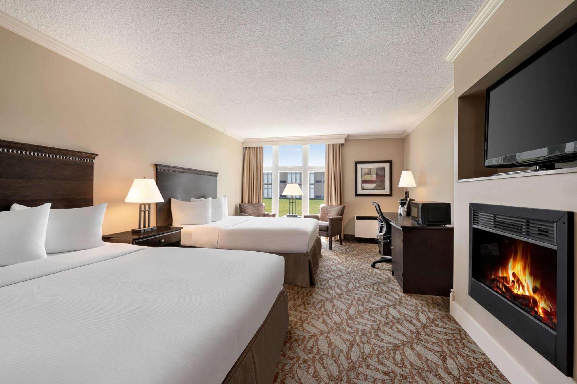 Ramada By Wyndham Cornwall Extérieur photo