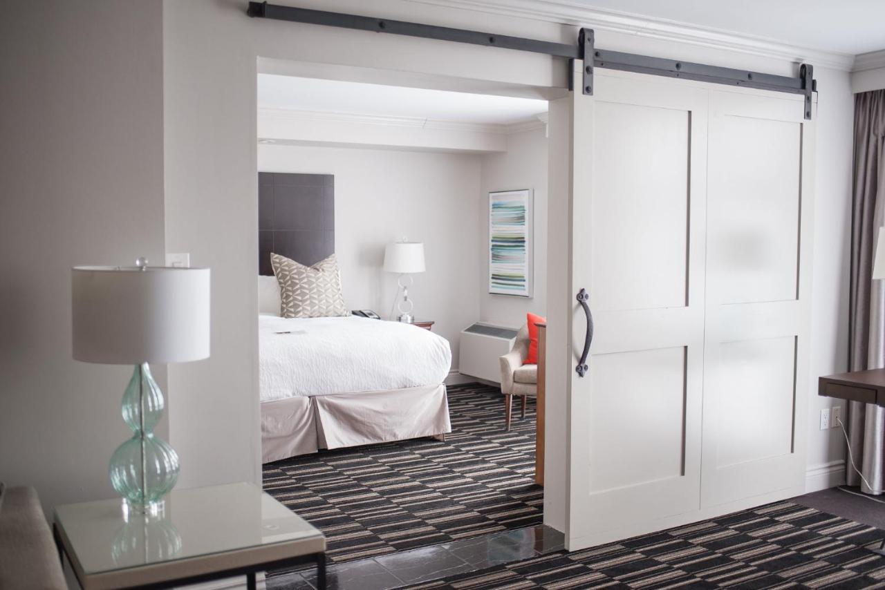 Ramada By Wyndham Cornwall Extérieur photo