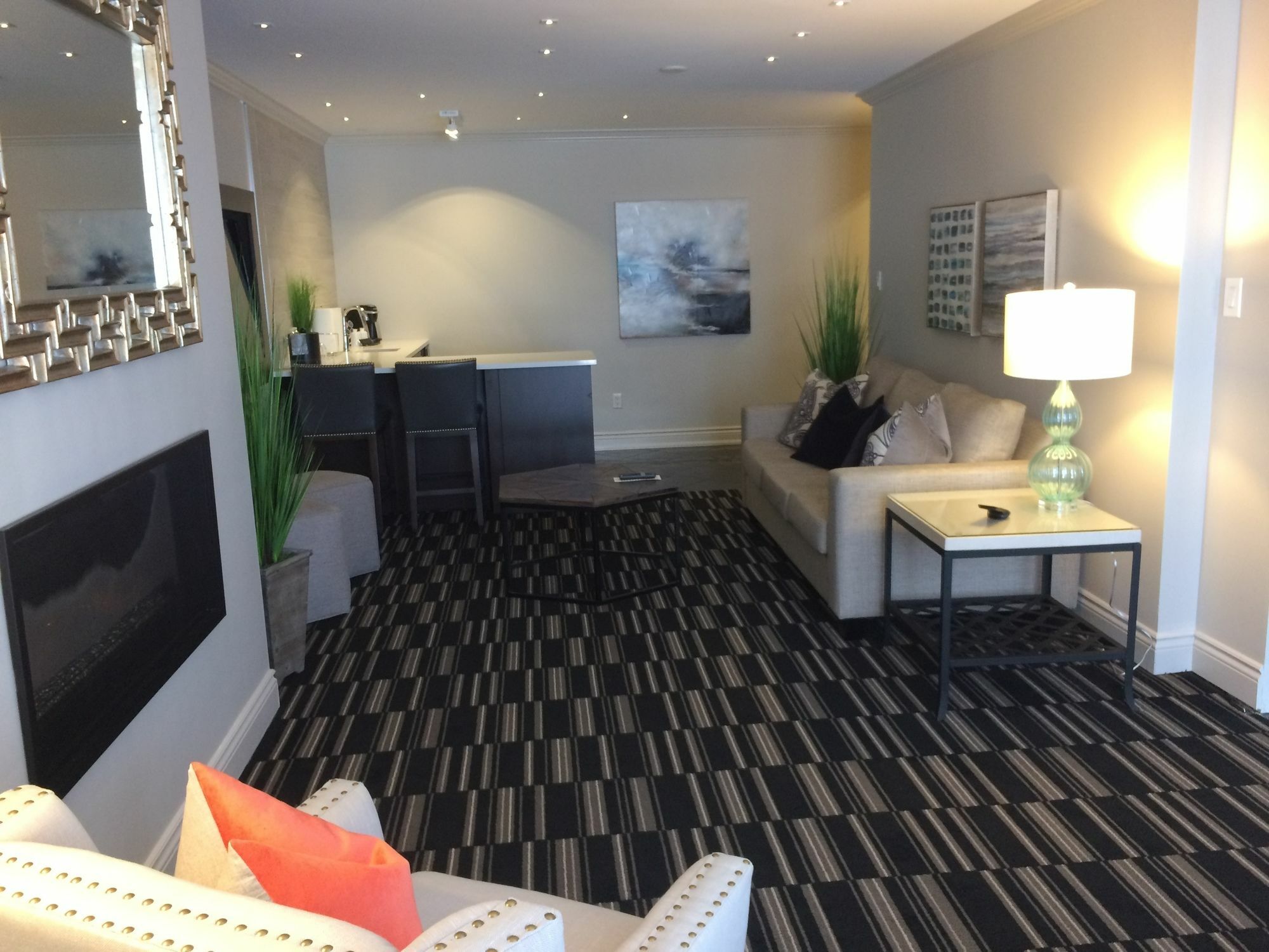 Ramada By Wyndham Cornwall Extérieur photo