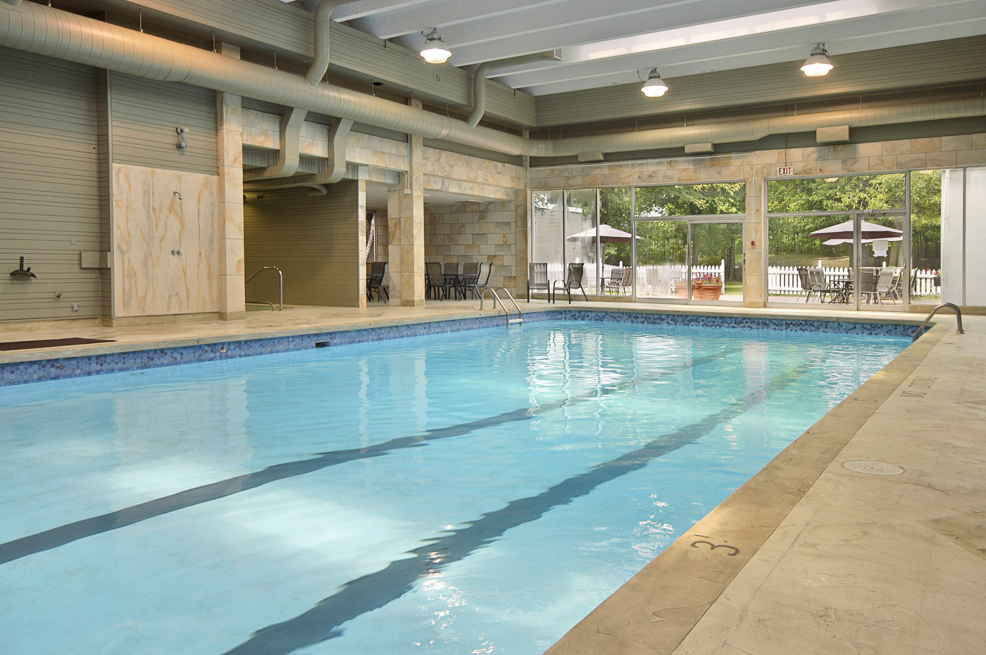 Ramada By Wyndham Cornwall Extérieur photo